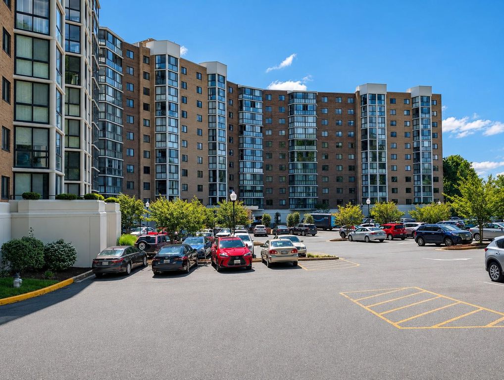 Image 30 of property listing at 15100 INTERLACHEN DR #4-110, Silver Spring, MD 20906
