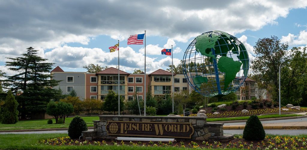 Image 31 of property listing at 15100 INTERLACHEN DR #4-110, Silver Spring, MD 20906