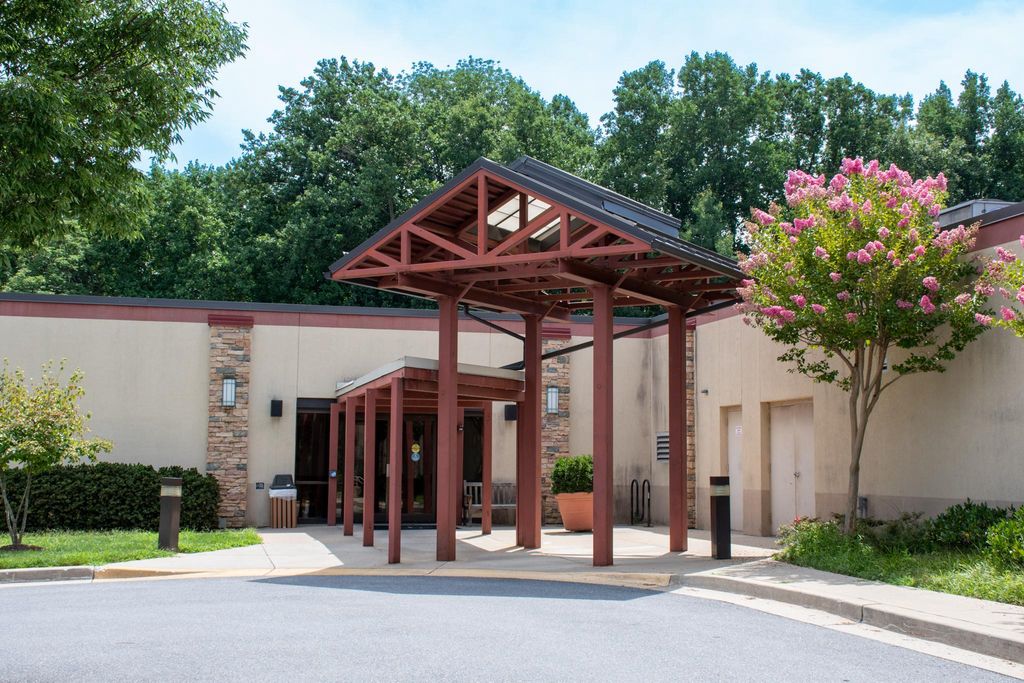 Image 36 of property listing at 15100 INTERLACHEN DR #4-110, Silver Spring, MD 20906