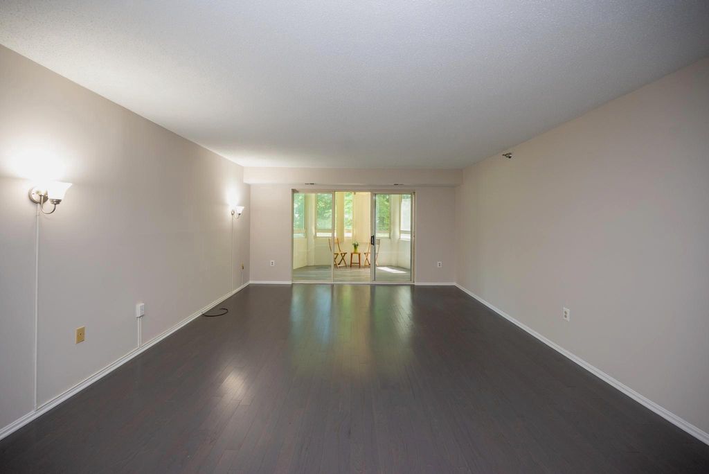 Image 7 of property listing at 15100 INTERLACHEN DR #4-110, Silver Spring, MD 20906