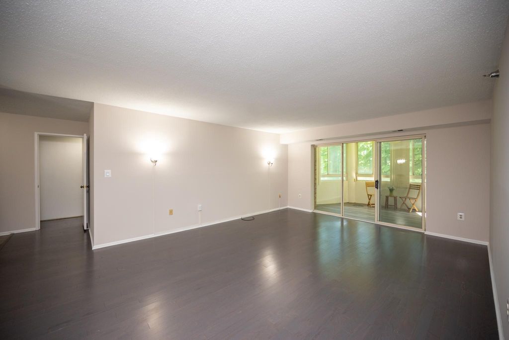 Image 8 of property listing at 15100 INTERLACHEN DR #4-110, Silver Spring, MD 20906