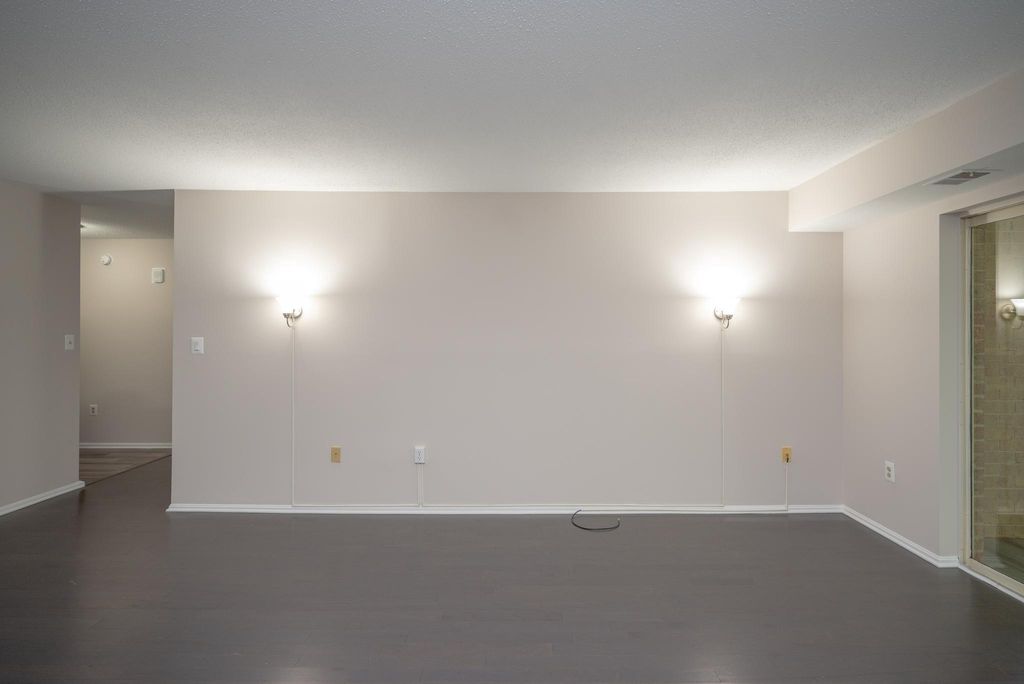 Image 9 of property listing at 15100 INTERLACHEN DR #4-110, Silver Spring, MD 20906