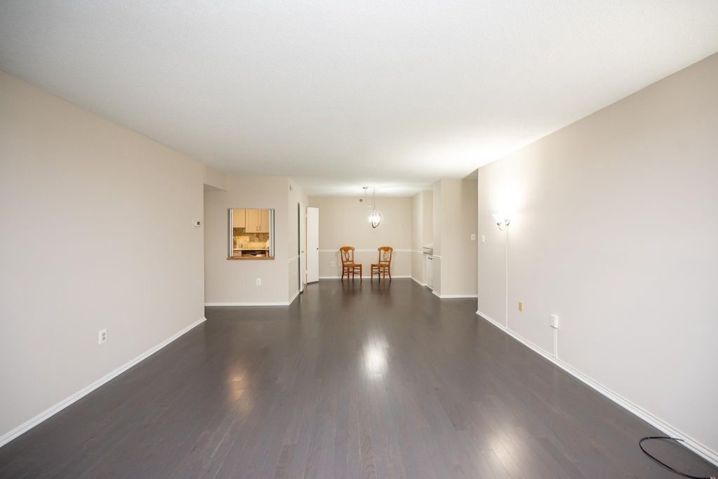 Image 10 of property listing at 15100 INTERLACHEN DR #4-110, Silver Spring, MD 20906