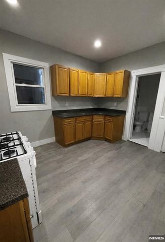 942 E 19th Street, Paterson, NJ 07501