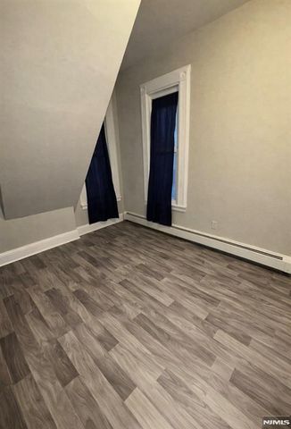 942 E 19th Street, Paterson, NJ 07501