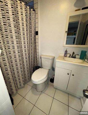 942 E 19th Street, Paterson, NJ 07501