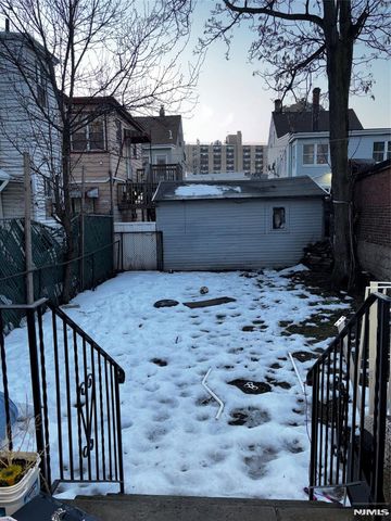 942 E 19th Street, Paterson, NJ 07501