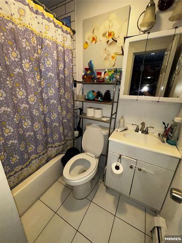 942 E 19th Street, Paterson, NJ 07501