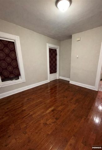942 E 19th Street, Paterson, NJ 07501