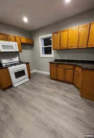 942 E 19th Street, Paterson, NJ 07501
