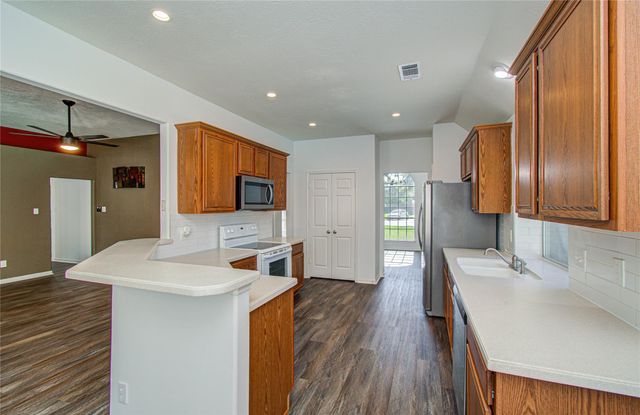 8126 Laurel Lane, Baytown, TX 77523