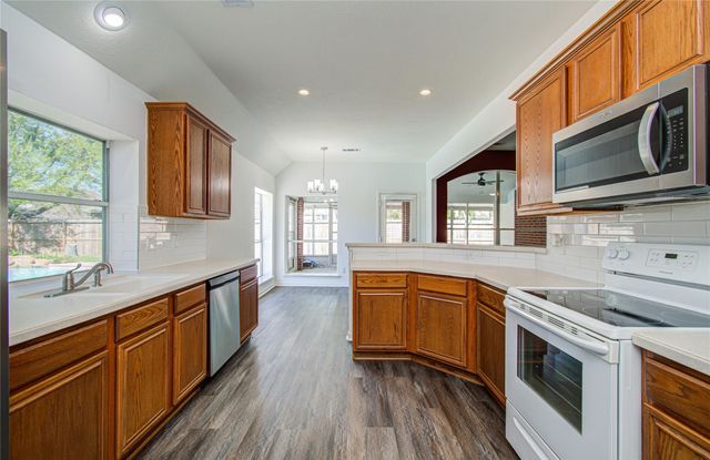 8126 Laurel Lane, Baytown, TX 77523