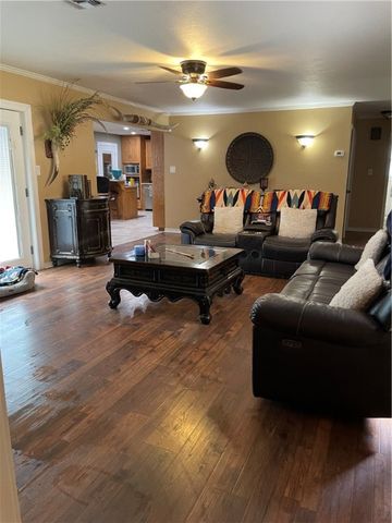 217 S Pasadena Dr, Kingsville, TX 78363