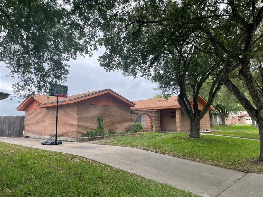 217 S Pasadena Dr, Kingsville, TX 78363