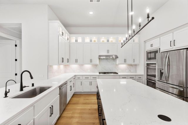 415 N Hillary Step Place, Montgomery, TX 77316