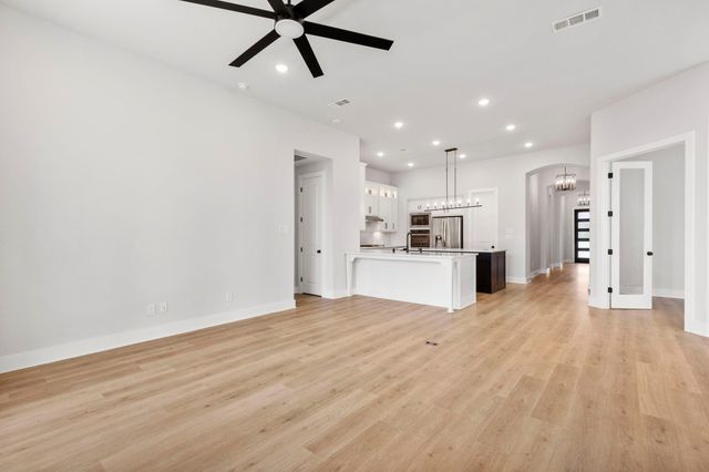 415 N Hillary Step Place, Montgomery, TX 77316