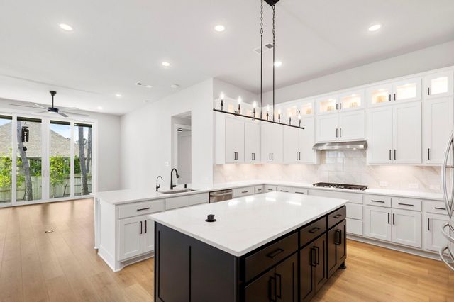 415 N Hillary Step Place, Montgomery, TX 77316