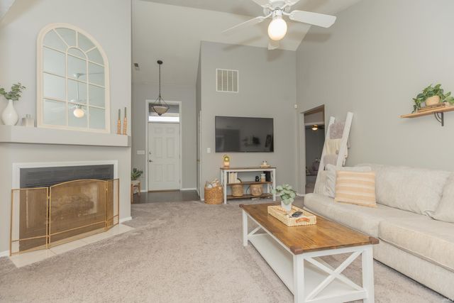 727 Sunflower Circle, Evansville, IN 47712