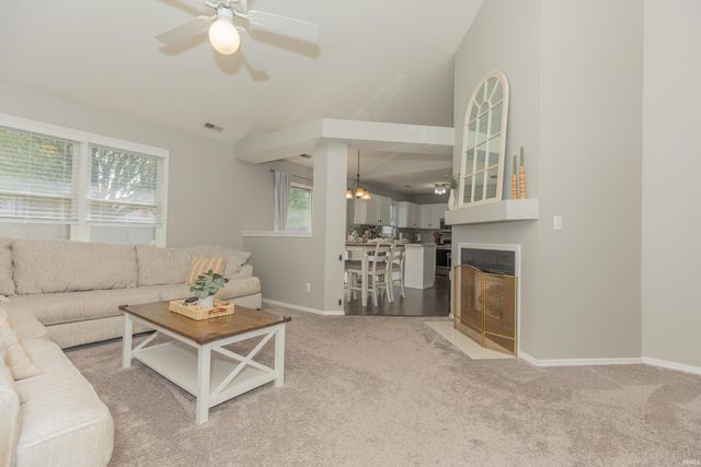 727 Sunflower Circle, Evansville, IN 47712