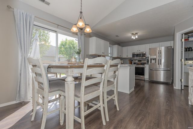 727 Sunflower Circle, Evansville, IN 47712