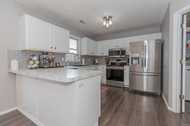 727 Sunflower Circle, Evansville, IN 47712