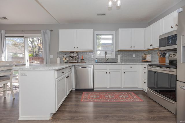 727 Sunflower Circle, Evansville, IN 47712