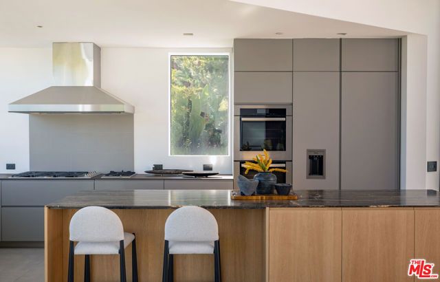 9277 Thrush Way, Los Angeles, CA 90069