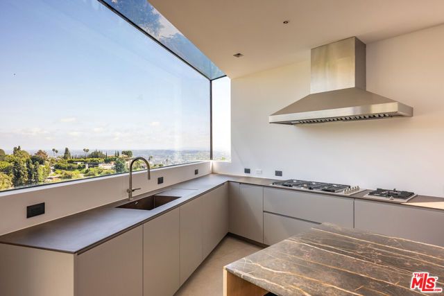 9277 Thrush Way, Los Angeles, CA 90069