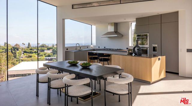 9277 Thrush Way, Los Angeles, CA 90069