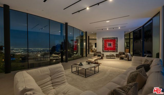 9277 Thrush Way, Los Angeles, CA 90069