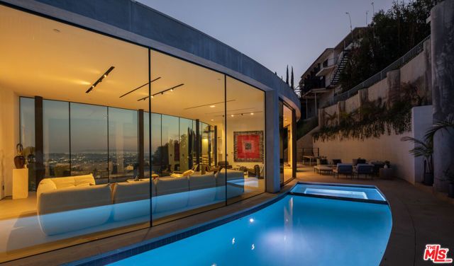 9277 Thrush Way, Los Angeles, CA 90069