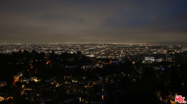 9277 Thrush Way, Los Angeles, CA 90069