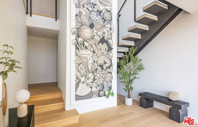 9277 Thrush Way, Los Angeles, CA 90069