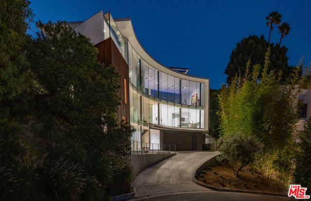 9277 Thrush Way, Los Angeles, CA 90069