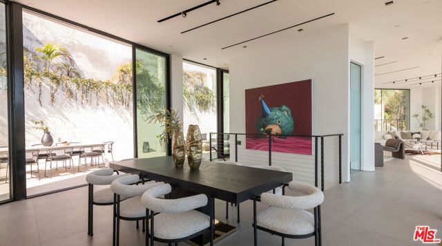 9277 Thrush Way, Los Angeles, CA 90069