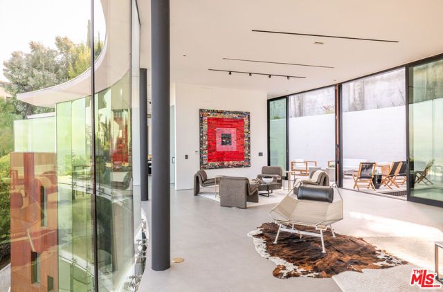 9277 Thrush Way, Los Angeles, CA 90069