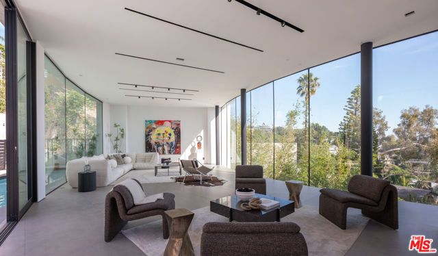 9277 Thrush Way, Los Angeles, CA 90069