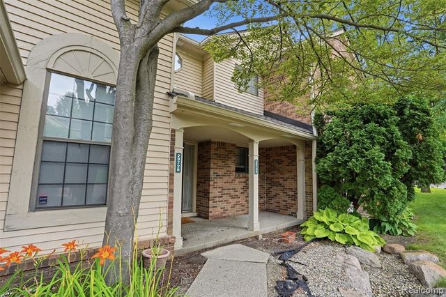29726 Pine Ridge Circle, Farmington Hills, MI 48331