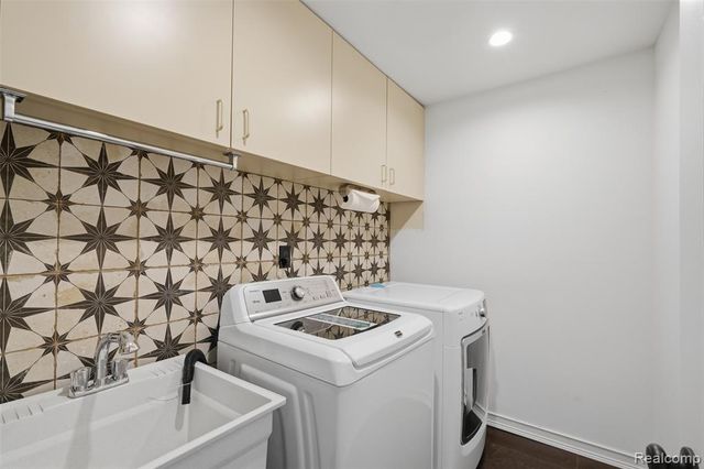 29726 Pine Ridge Circle, Farmington Hills, MI 48331