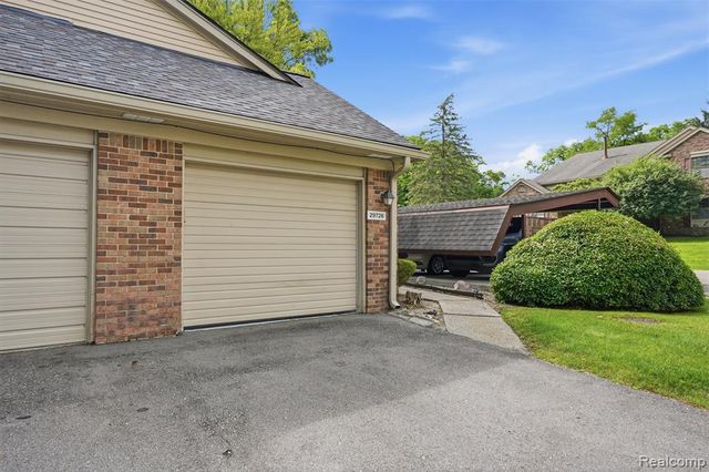 29726 Pine Ridge Circle, Farmington Hills, MI 48331