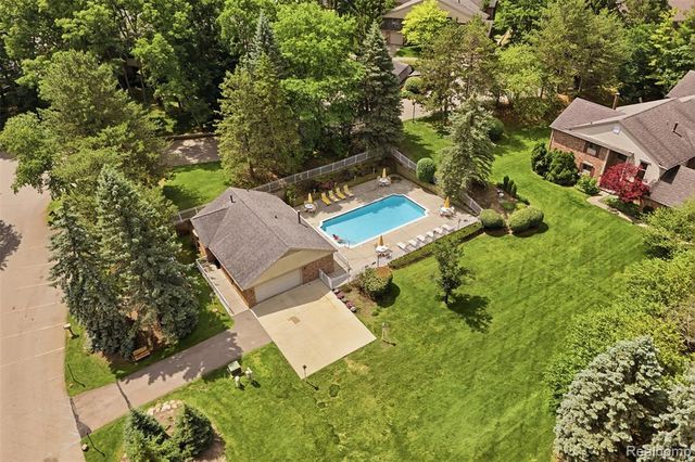 29726 Pine Ridge Circle, Farmington Hills, MI 48331