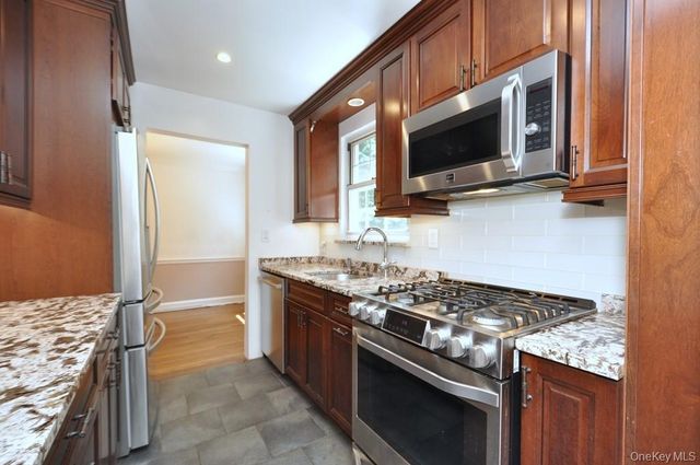 11 Sentry Place 1D, Scarsdale, NY 10583