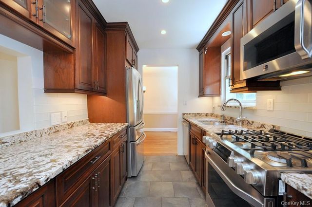 11 Sentry Place 1D, Scarsdale, NY 10583