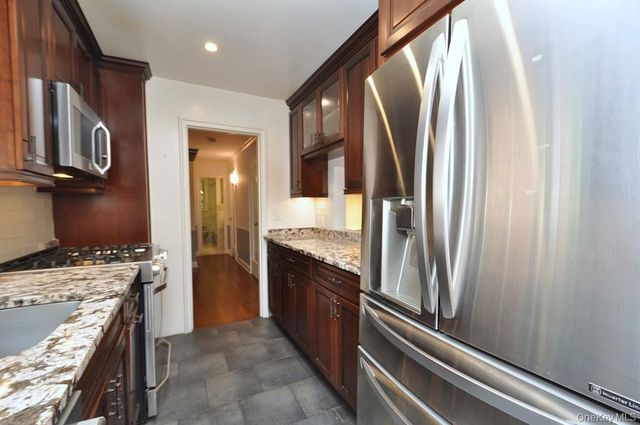 11 Sentry Place 1D, Scarsdale, NY 10583