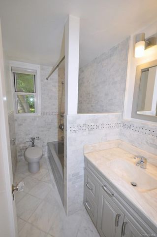 11 Sentry Place 1D, Scarsdale, NY 10583