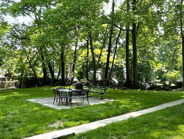 11 Sentry Place 1D, Scarsdale, NY 10583