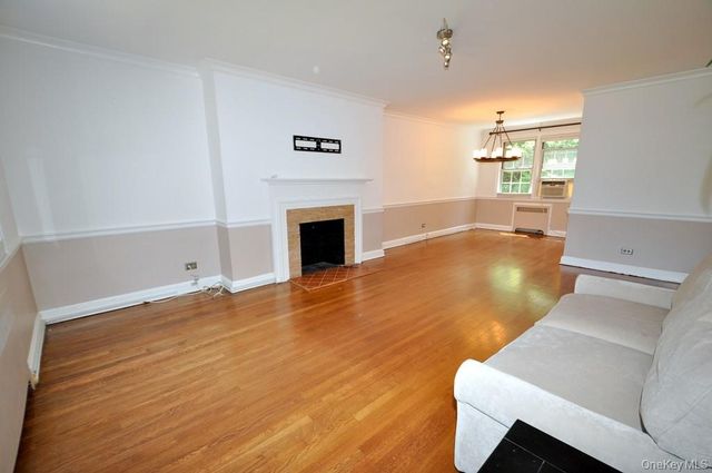 11 Sentry Place 1D, Scarsdale, NY 10583