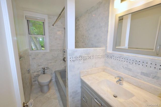 11 Sentry Place 1D, Scarsdale, NY 10583