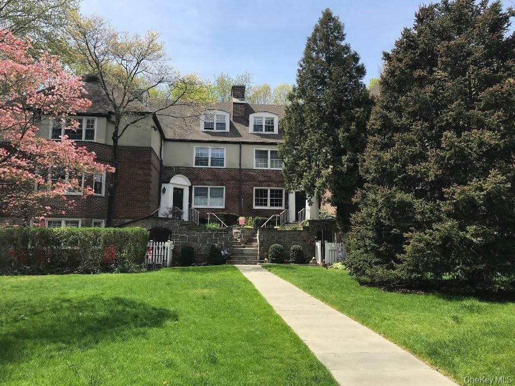 11 Sentry Place 1D, Scarsdale, NY 10583 — photo 2