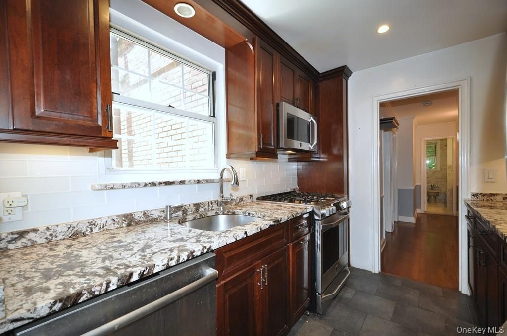 11 Sentry Place 1D, Scarsdale, NY 10583 — photo 3